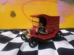 NATIONAL MOTOR MUSEUM 1:32 1913 FORD MODEL T NY FIRE DEPT. CHIEF TRUCK