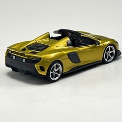 Minichamps 1/87 HO McLaren 675LT Spider 2016 Solis Yellow Metallic 870154434