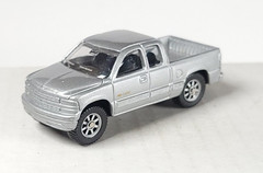 Maisto loose ’99 Chevy Silverado silver with hitch