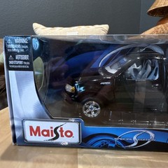 NIB 1:21 MAISTO BLACK FORD SVT F-150 LIGHTNING SPECIAL EDITION DIECAST RARE