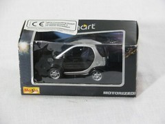 NIOB Maisto 1:33 Diecast/Plastic Motorized Pull Back Smart Car, Black/Silver r