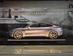 1/18 Car Model Diorama Acrylic LED Light Show Display Case With PU Leather Base