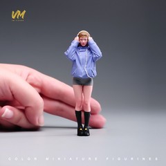Miniature Figure Scene Props 1/18 1/24 Street Men and Women Diorama Resin Sculpt