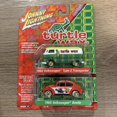 Johnny Lightning 2 Pack – 1964 Volkswagen Type-2 Transporter & 1965 VW Beetle