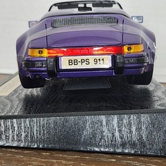 Maisto 1989 Purple Porsche 911 Speedster 1:18 Die Cast With Stand New Open Box