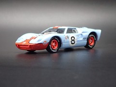 1966 66 FORD GT40 MK II RACE CAR GULF OIL 1:64 SCALE DIORAMA DIECAST MODEL CAR