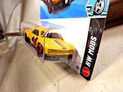 2026 Hot Wheels #155 HW Mods 3/5 VAIRSTRIKE Yellow w/Black DD8 Spoke Red Rims