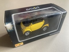 MAISTO Smart Car 2003 1:33 Yellow BNIB