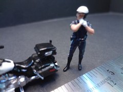 1:64 Scale figure Cop and Police Motorcycle Diorama Accessories V1 – metal 1:64