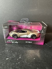 Jada 34662 2017 Ford GT Gold Metallic with White Accents “Pink Slips” 1/32