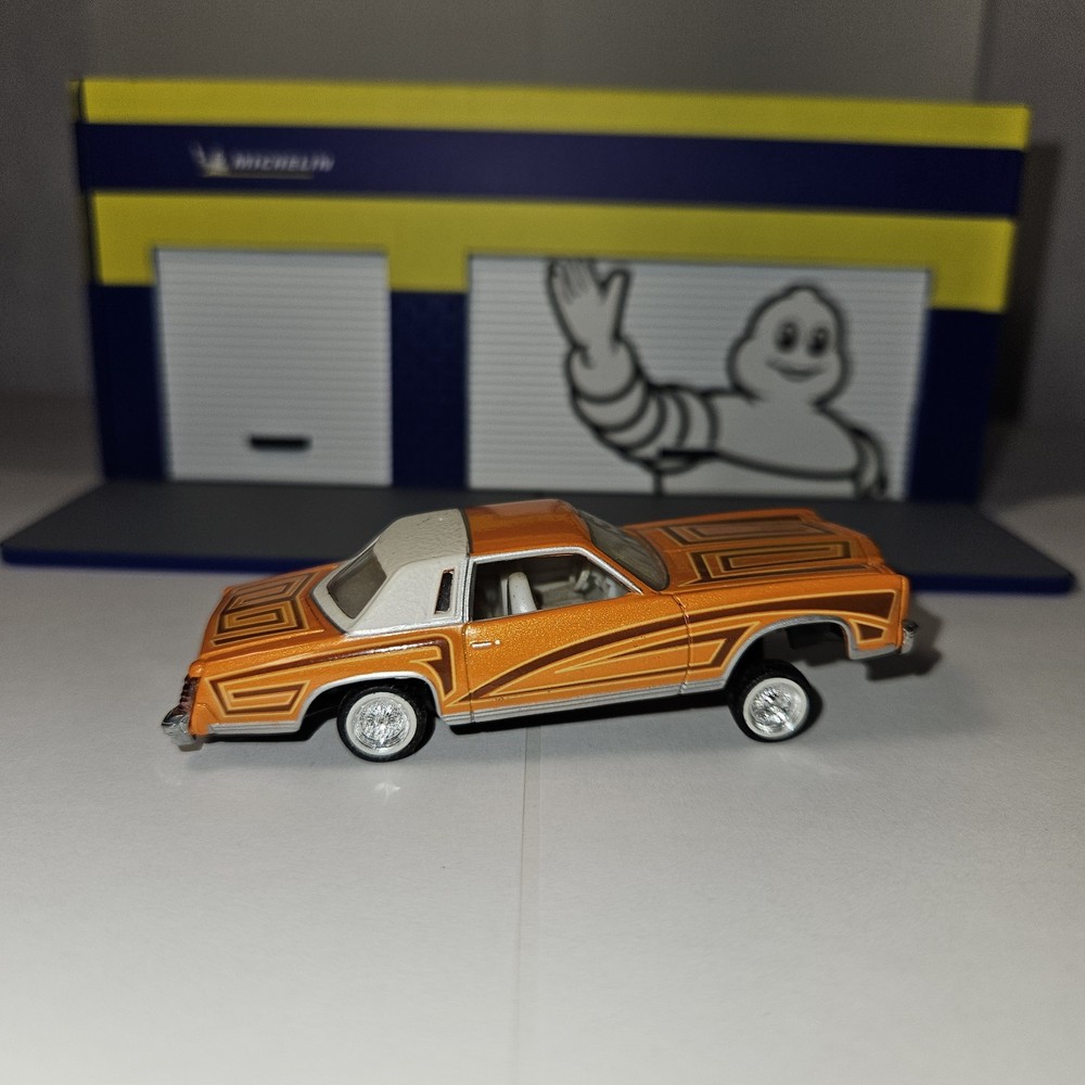 Revell Lowrider Magazine #147 1977 Chevy Monte Carlo Orange/White