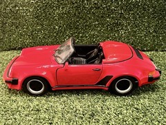 Maisto – Special Edition – RED 1989 Porsche 911 Speedster – 1:18 Scale