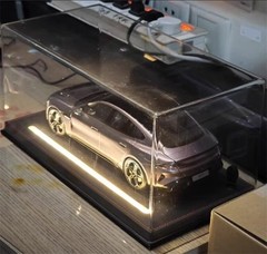 1/18 Car Model Diorama Acrylic LED Light Show Display Case With PU Leather Base