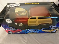 Muscle Machines Red 50 Ford Woody 1:18 Scale Die Cast 10 Inches Long