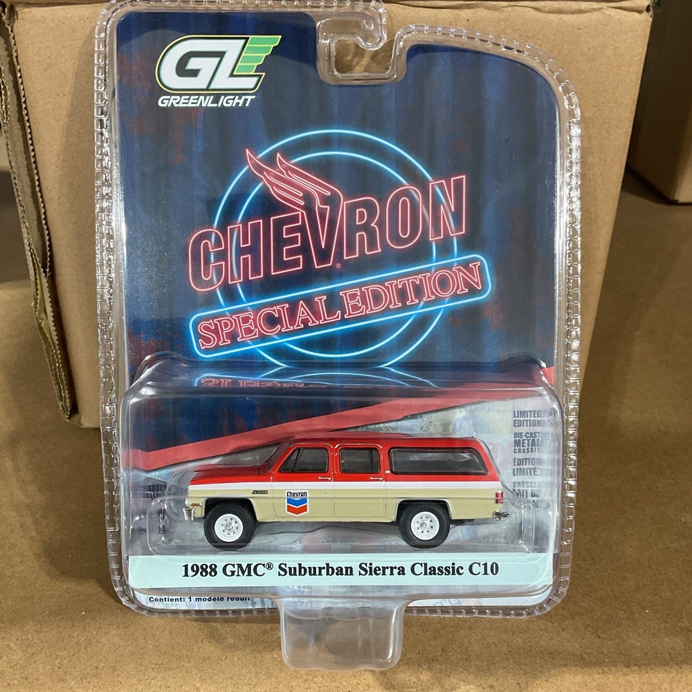 GreenLight Chevron Special Edition Series 1:64 Diecast 1986 GMC Suburban C10