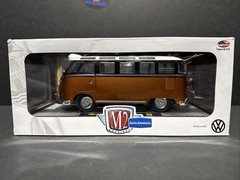 M2 MACHINES 1/24 1959 VW VOLKSWAGEN MICROBUS DELUXE USA MODEL AUTO-THENTICS