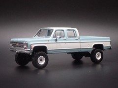 1978 CHEVY CHEVROLET DELUXE K30 SILVERADO CREW CAB 1:64 SCALE DIECAST MODEL CAR