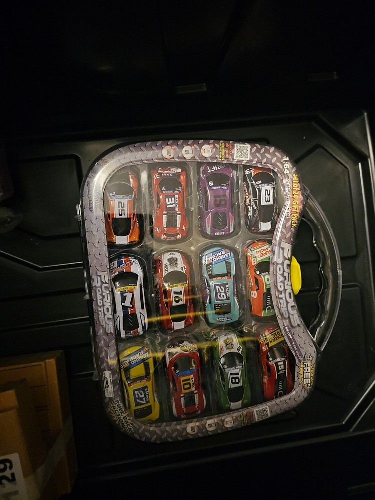 FURIOUS ROAD TRIP 21 PACK OF TOYS CARS WITH CARRYING CASE USED