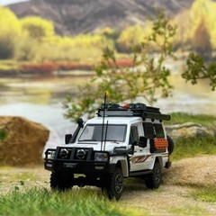 Autobots 1/64 Land Cruiser LC78 White With Decal Diecast Car Model