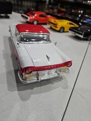 Road Legend 1:18 1957 Ford Ranchero Diecast Red & White – NO BOX