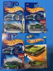 Hot wheels car lot of 4 cars as seen in picture. (Lot#4)