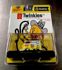 M2 MACHINES 1960 VOLKSWAGEN VW DELIVERY VAN HOSTESS TWINKIES 1/64 SCALE. HS13