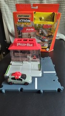 Matchbox Action Drivers Pizza Hut Pizza Run Car Play Set – Gray Volkswagen GTI