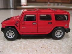 HUMMER H2 RED DIE CAST KINSMART 1:40 SIZE PULLBACK ACTION NO BATTERIES NEEDED