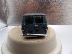 1975 CHEVROLET VAN 2024 CASTLINE M2 MACHINES 1:64 DIE-CAST