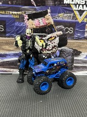 Monster Jam Son UVA Digger Creatures Loose Truck 1/64 Rare W Figure Scrap Blue