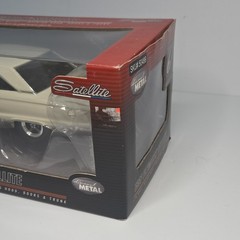 Highway 61 1:18 1967 Plymouth Satellite White Diecast, Opening Hood/Doors/Trunk