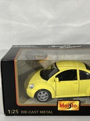 Maisto Volkswagen Yellow New Beetle Special Edition 1:25 Die-Cast Metal Sealed