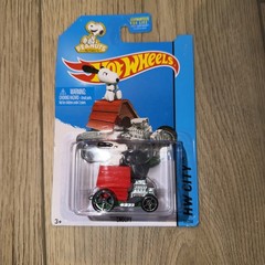 Hot Wheels 2015 HW City Tooned Snoopy