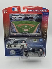 Yankees Baseball Upper Deck Cadillac Escalades 2 Pack Diecast Stadium Card WEAR