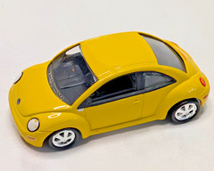 Yellow VW BEETLE Diecast Car 2002 Modern Model Playing Mantis Volkswagen Bug NM