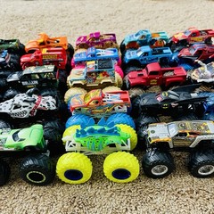 Hot Wheels Monster Jam Lot of 25 – 1:64 Monster Trucks Grave Digger Batman
