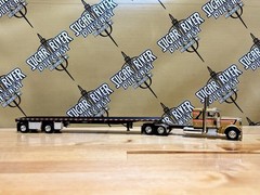 DCP 1/64 Peterbilt 379 Flatbed With Flatbed Trailer Semi Truck Farm Toy