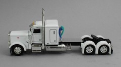 DCP 1:64 *WHITE* Peterbilt 389 48″ Flattop Semi Truck *NEW*
