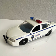 Revell Chevrolet Impala 1/24 model City Police Dept 2005 White w/ Light Bar