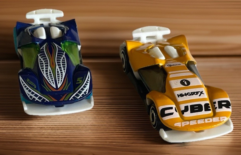 Lot Of 2 Mattel Hot Wheels Cars Cyber Speeders 2017 Blue And Yellow GUC