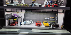1:64 Porsche Garage Diorama with LED Light with Mini GT, Tarmac, Hot Wheels