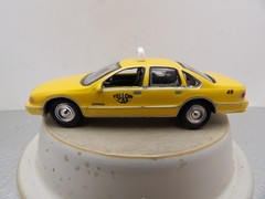 1997 CHEVY CAPRICE TAXI 2000 JOHNNY LIGHTNING CLASSIC GOLD COLLECTION 1:64