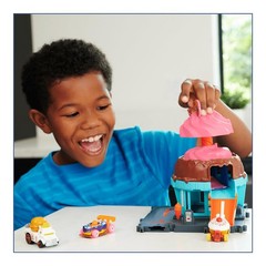 Hot Wheels City Downtown Ice Cream Swirl Playset, Plastic Track Set with…