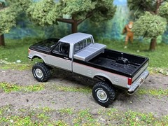 1990 Ford F-250 Lifted 4×4 Truck 1/64 Diecast Custom Greenlight Bricknose Pickup