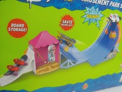Hot Wheels Tony Hawk Amusement Park Skate Set with Exclusive Board & Shoes 2022