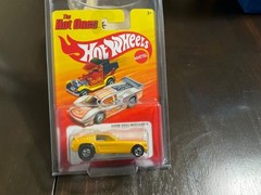 hot wheels the hot ones yellow show hoss mustang ll MINT