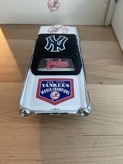 Danbury Mint 1961 Ford Thunderbird New York Yankees Team Car 1/24 Diecast w/Box