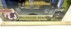 The Munsters Dragsters Dragula 1:18 Scale Diecast – Gold