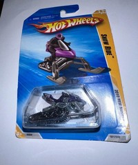 Hot Wheels 2010 New Models Snow Ride Purple Die-Cast Vehicle #011/240 R0926