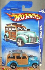 2010 Hot Wheels #73 HW Garage 5/10 ’40s WOODIE Aqua-Tan Variation w/Chrome 5 Sp